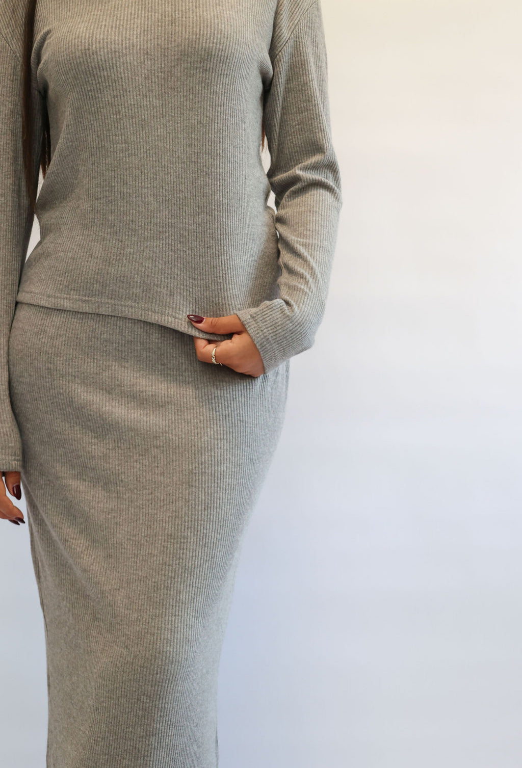 Grey v neck ribbed skirt set